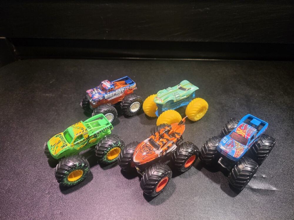 Lot Of 5 Monster Jam Monster Truck Hotwheels Die Cast 1:64 Scale Tiger, Bigfoot